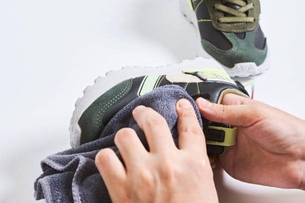 ilustrasi lap sepatu