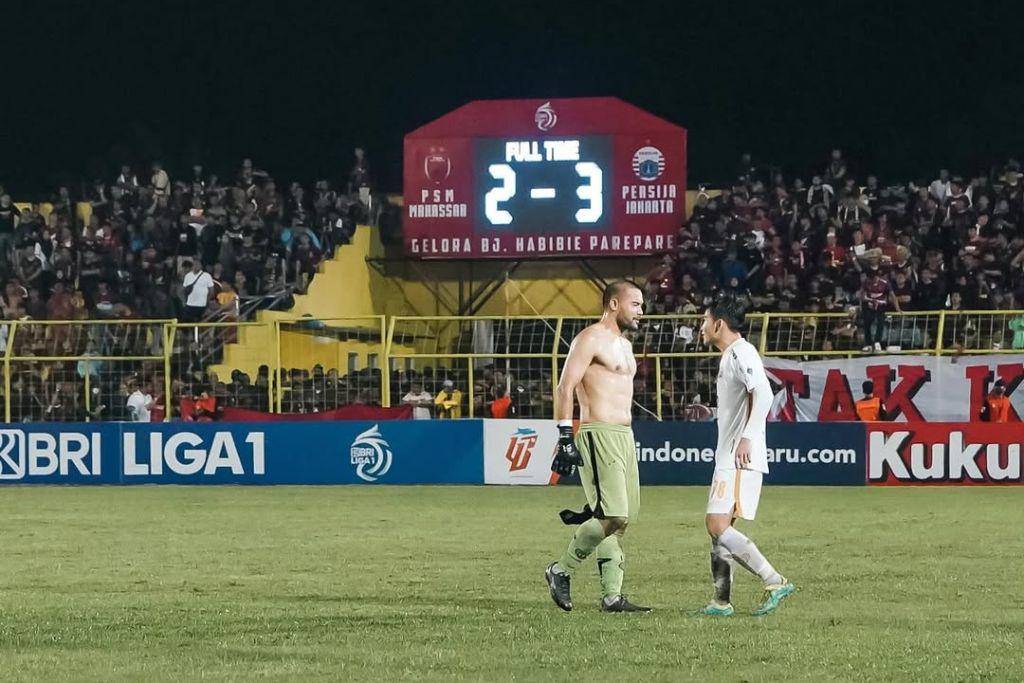 Para pemain Persija Jakarta merayakan kemenangan 2-3 atas PSM Makassar di laga pekan ke-18 BRI Liga 1 2023/2024 yang berlangsung di Stadion Gelora BJ Habibie Parepare pada 3 November 2023. (Instagram.com/persija)
