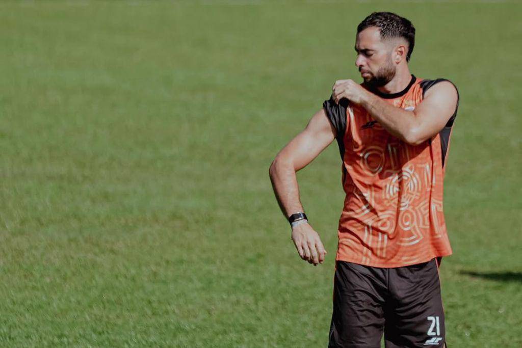 Pemain Persija Jakarta, Jordi Amat, dalam sesi latihan di Lapangan Sawangan Depok pada 28 Agustus 2025. (Instagram.com/persija)