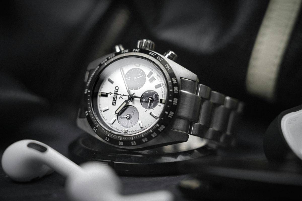 ilustrasi jam tangan stainless steel (unsplash.com/Paul Cuoco)
