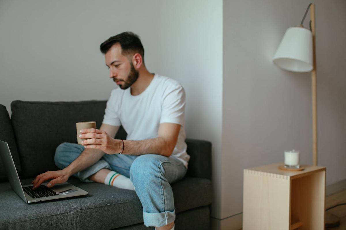 ilustrasi bekerja (pexels.com/Cup of Couple)