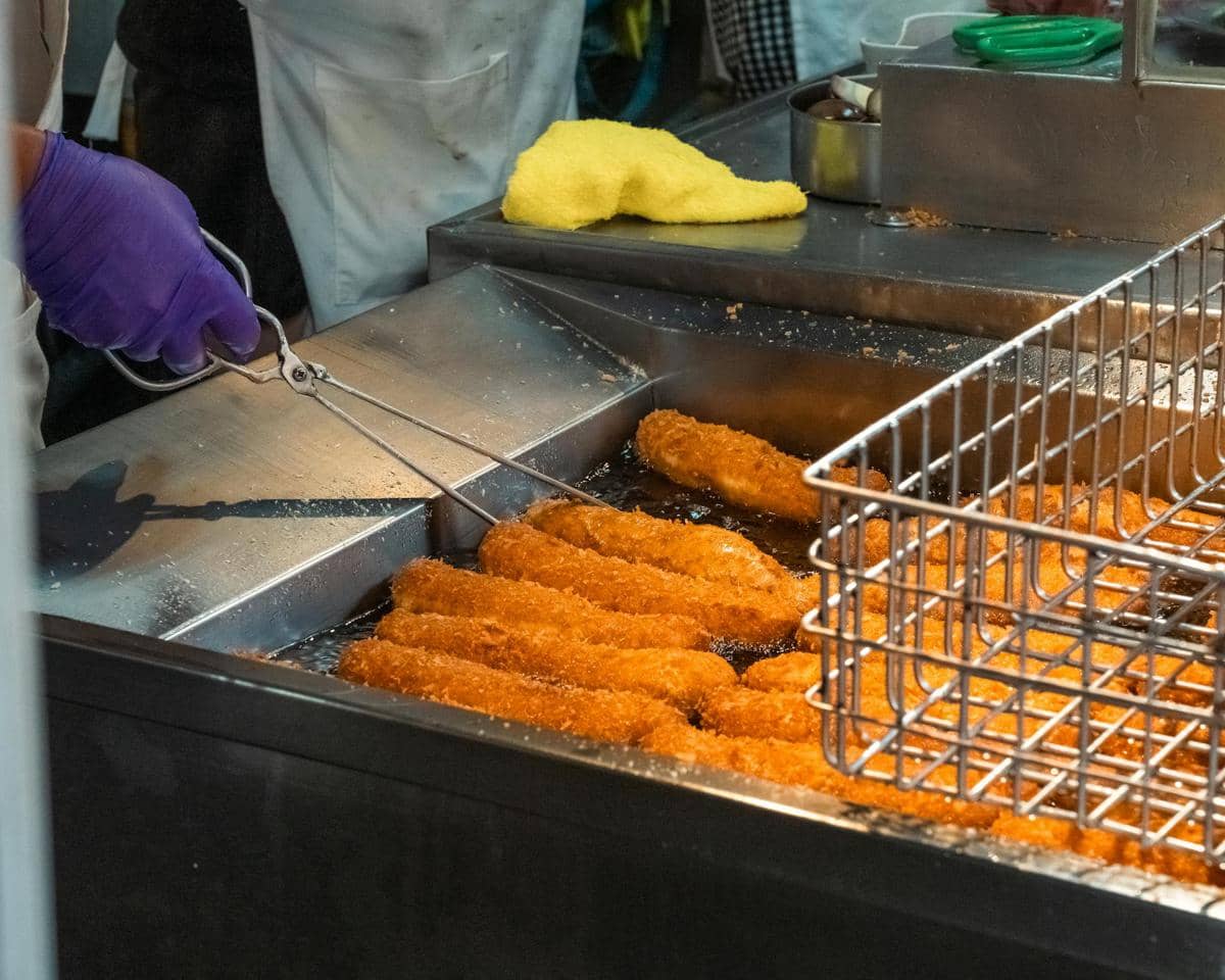 ilustrasi menggoreng 