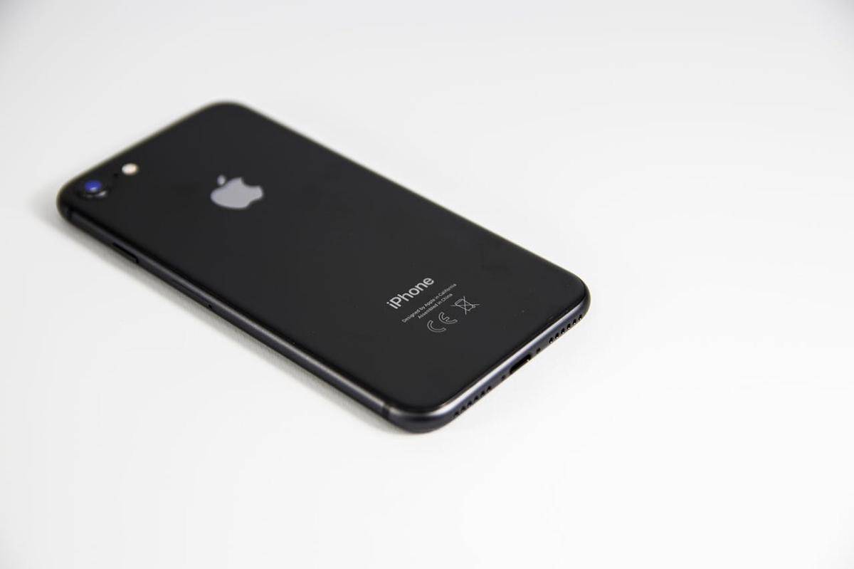 ilustrasi ponsel iPhone 
