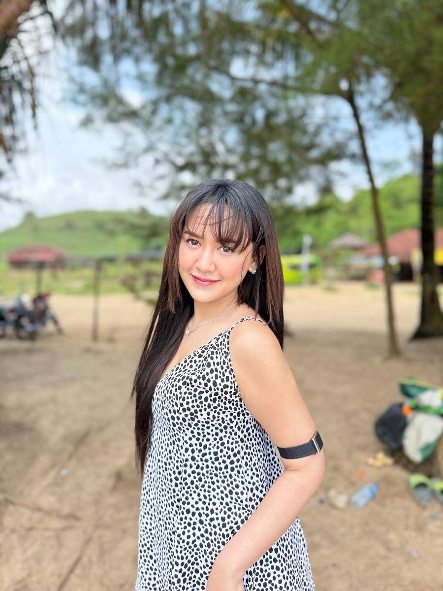 potret Happy Asmara