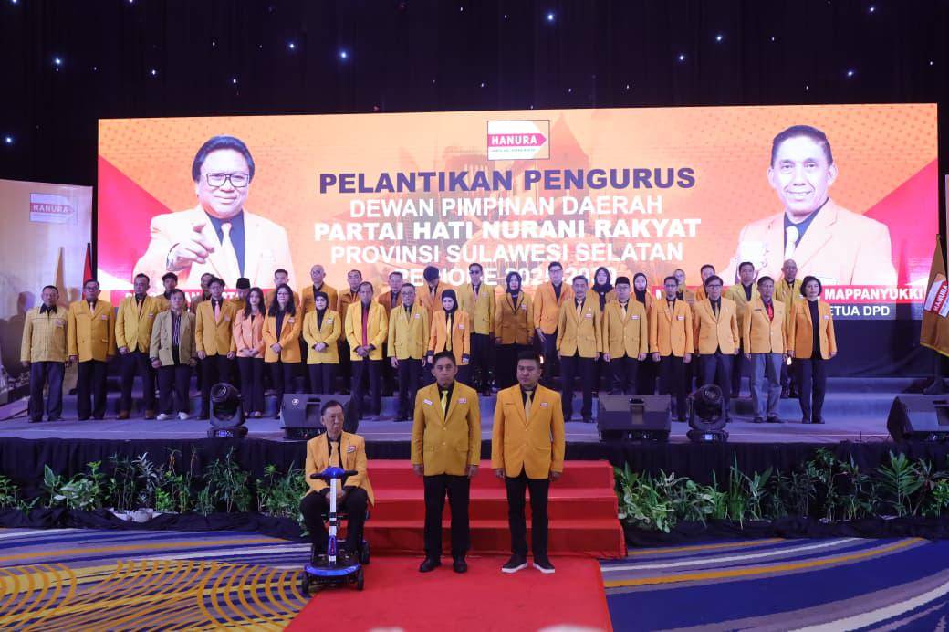 Momen pelantikan pengurus dan Andi Muhammad Bau Sawa Mappanyukki sebagai Ketua DPD Partai Hanura Sulsel di Makassar, Sabtu (20/9/2025). (Dok. Istimewa)