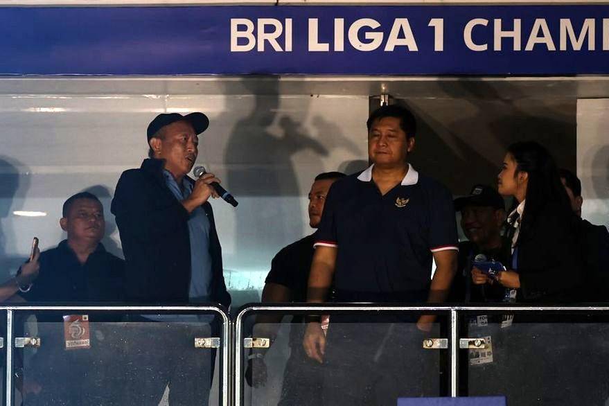 Glenn Sugita (kiri), pemilik Persib Bandung