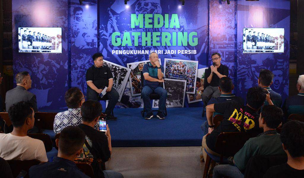 Glenn Sugita (tengah), pemilik Persib Bandung