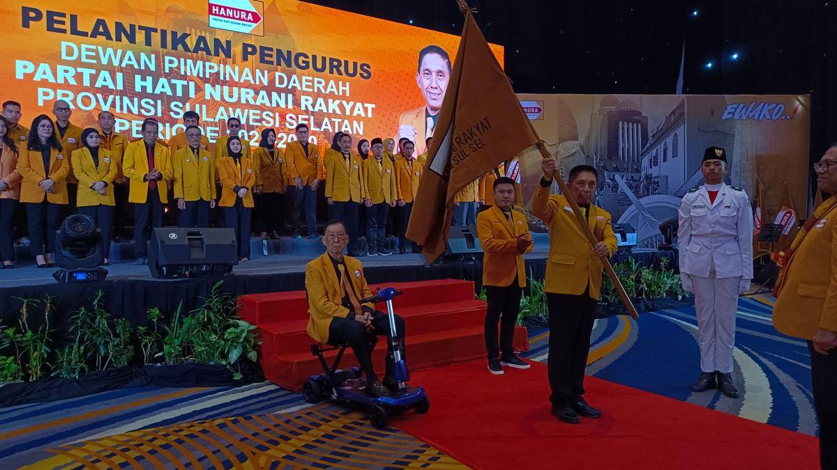 Momen pelantikan pengurus dan Andi Muhammad Bau Sawa Mappanyukki sebagai Ketua DPD Partai Hanura Sulsel di Makassar, Sabtu (20/9/2025). (Dok. Istimewa) 
