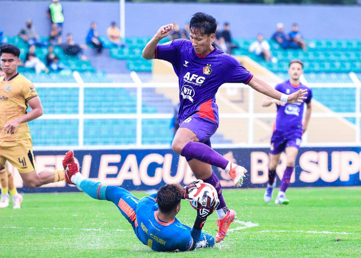 Pemain Persik Kediri saat menghadapi Bhayangkara Presisi Indonesia FC. IDN Times/ istimewa