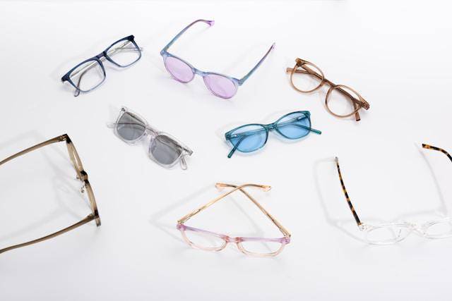 Ilustrasi beberapa kacamata (Unplash.com/GlassesShop)
