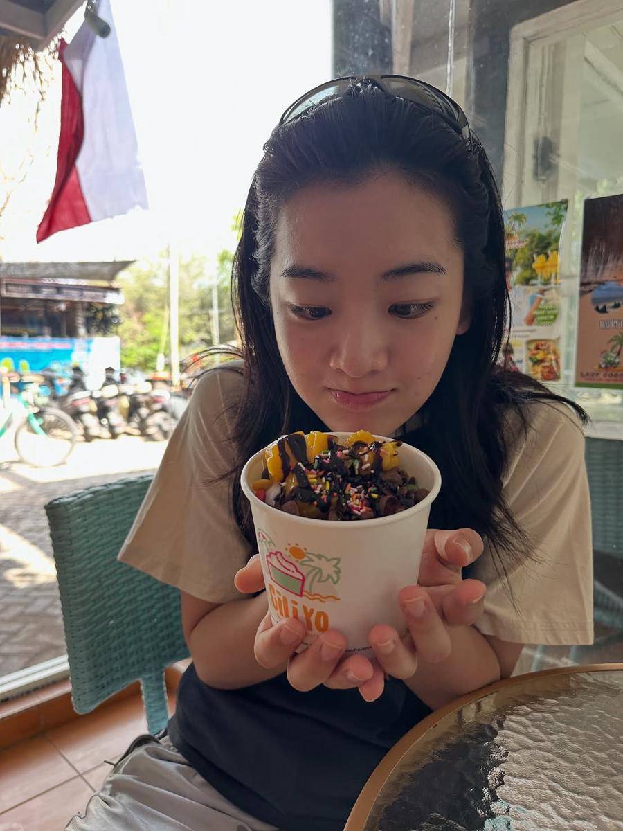 Potret Lee Joo Young, Aktris Itaewon Class Liburan di Gili Trawangan