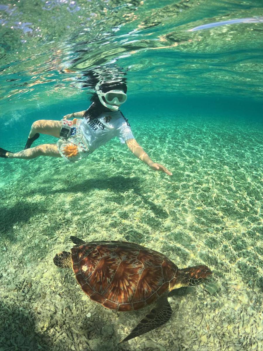 Potret Lee Joo Young, Aktris Itaewon Class Liburan di Gili Trawangan