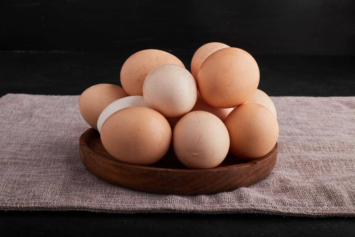 ilustrasi telur sebagai bahan sponge cake