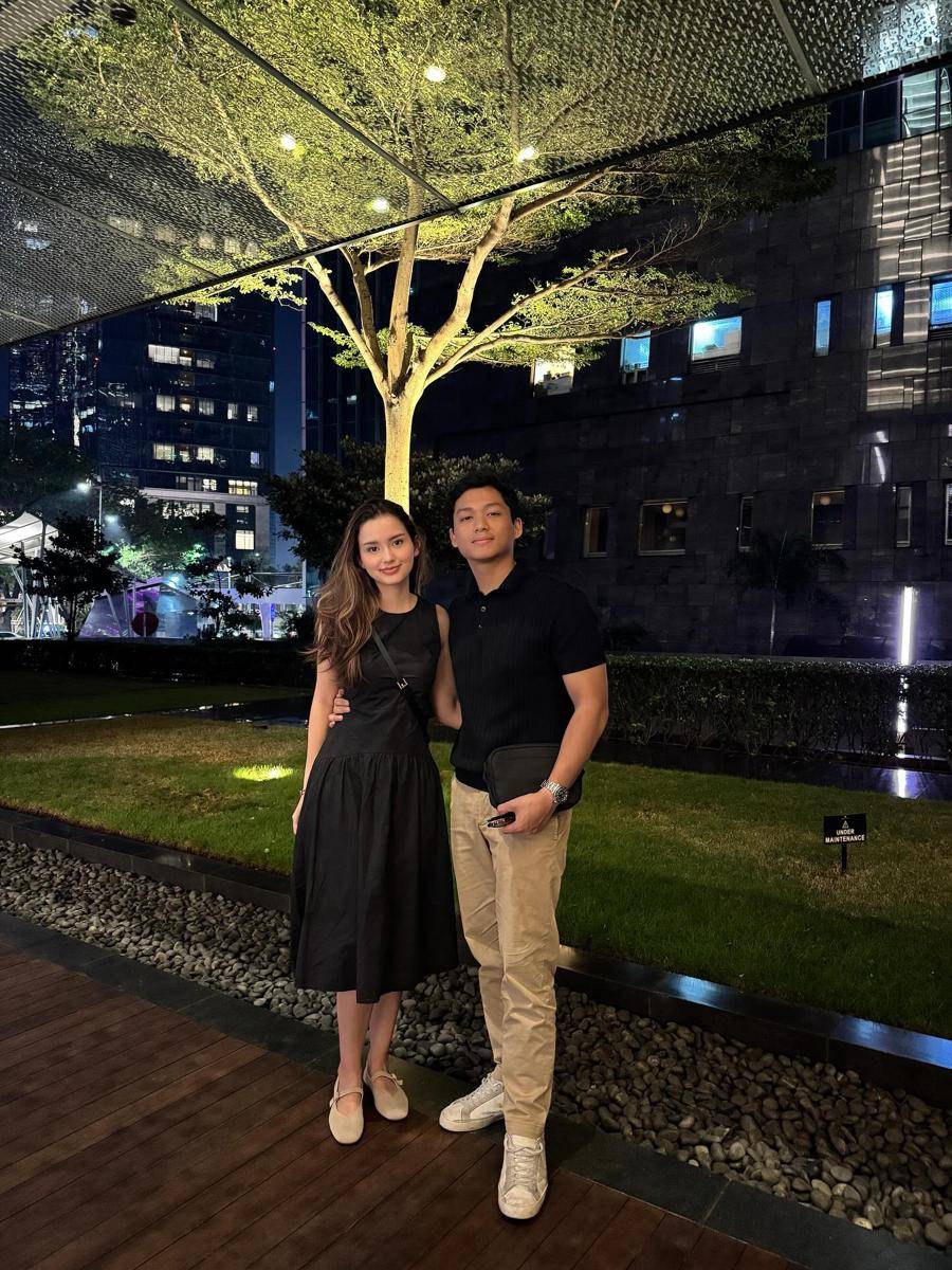 Anniversary ke-5 Sarah Menzel dan Azriel Hermansyah