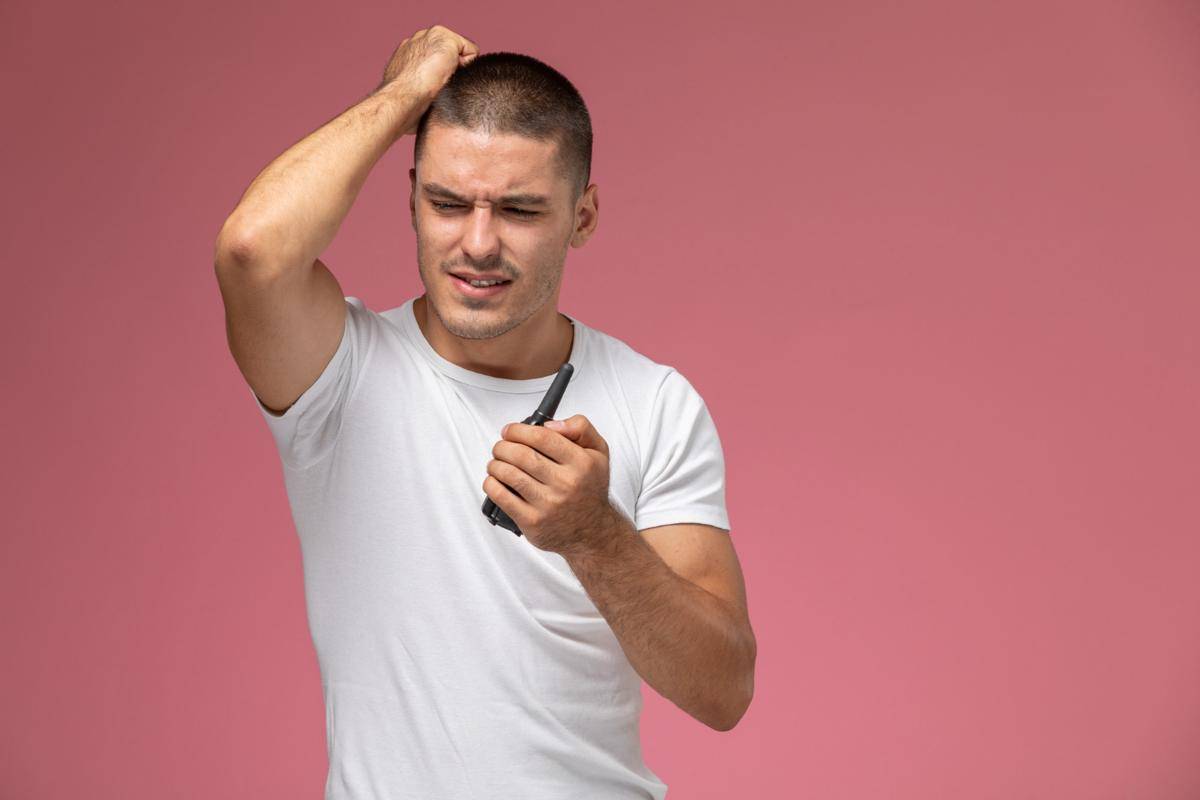 ilustrasi tanda rambut rontok yang akan tumbuh kembali (pexels.com/KamranAydinov)