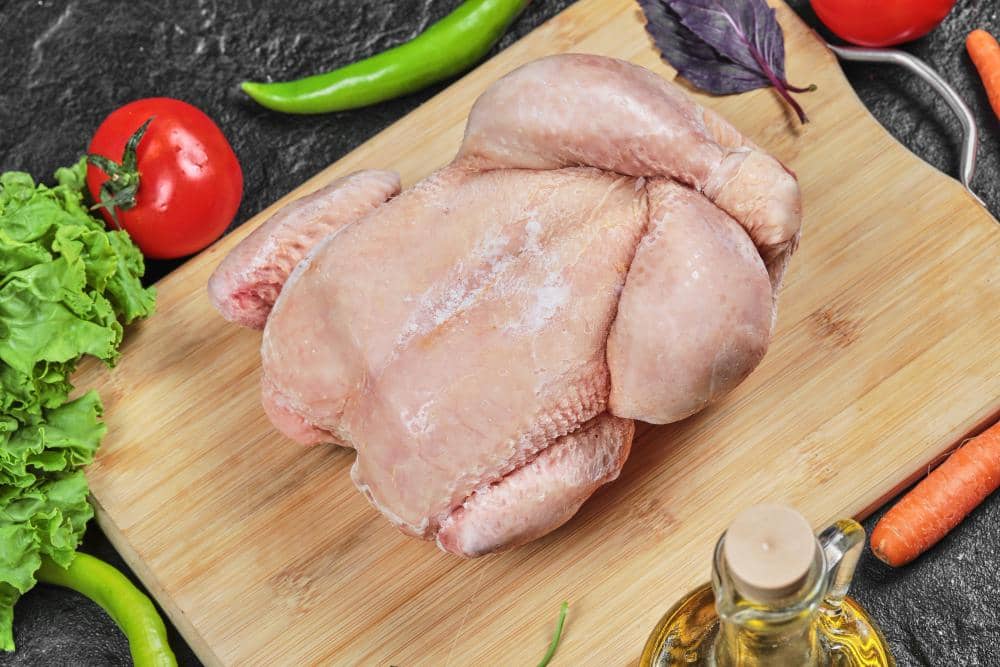 ilustrasi memilih daging ayam kampung yang muda (freepik.com/azerbaijan_stockers)