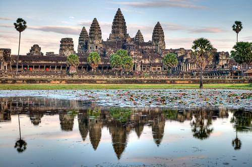 Ilustrasi angkor wat di Kamboja 