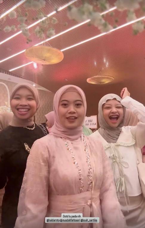 Potret Artis di Pernikahan Ate dan Allysa