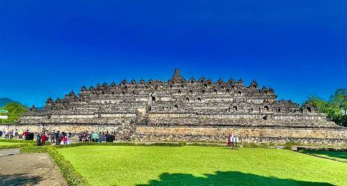 Ilustrasi borobudur di Indonesia 