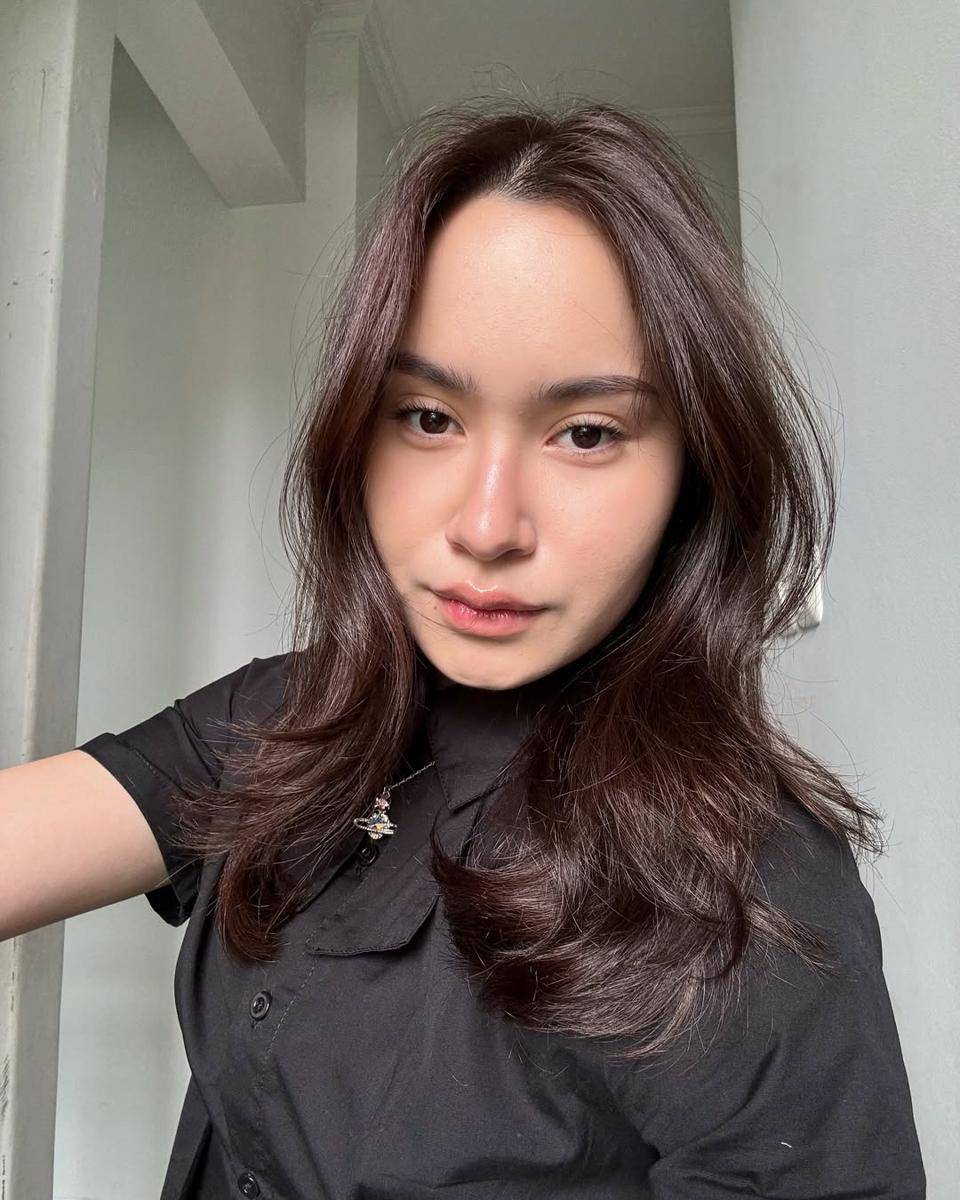 referensi hair style buat daily look ala Satine Zaneta (instagram.com/satinezaneta)