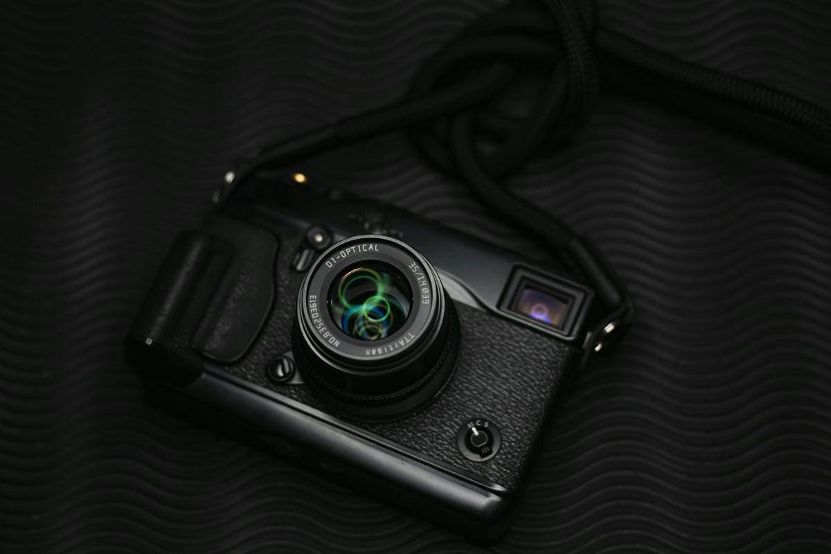 ilustrasi kamera rangefinder (unsplash.com/Al Mansur)