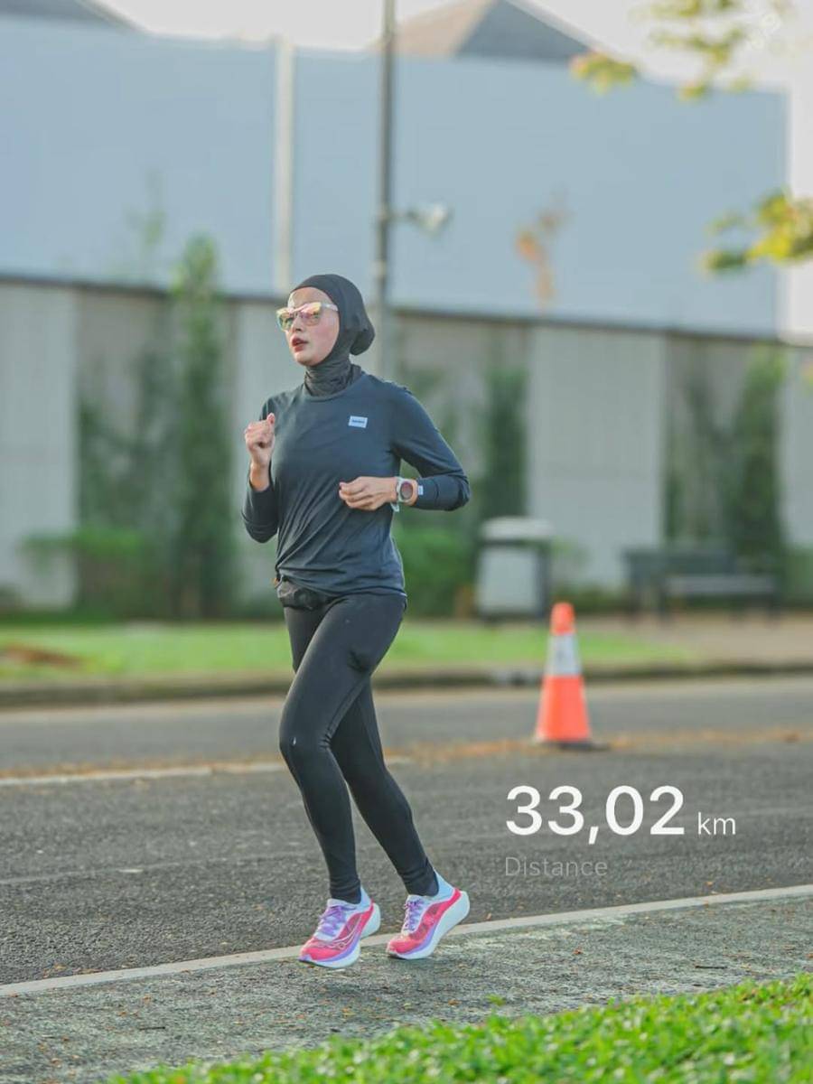 outfit lari yang nyaman dan modis (instagram.com/sorayalarasat1)