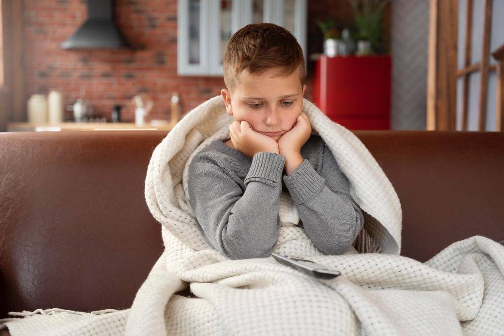 gambar seorang anak yang sedang sakit (Freepik.com/Freepik)