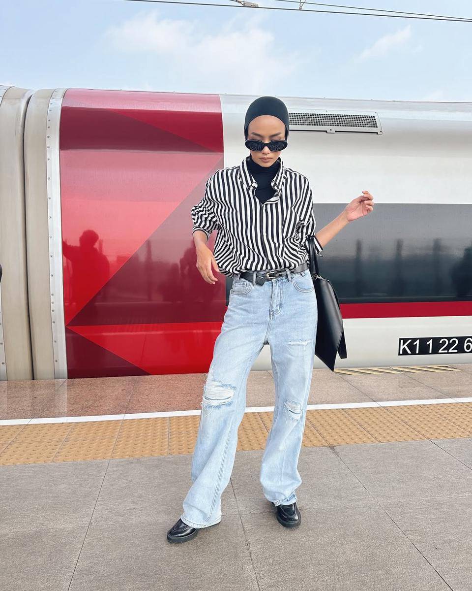 inspirasi padu padan celana jeans ala Vira Tandia (instagram.com/viratandia)