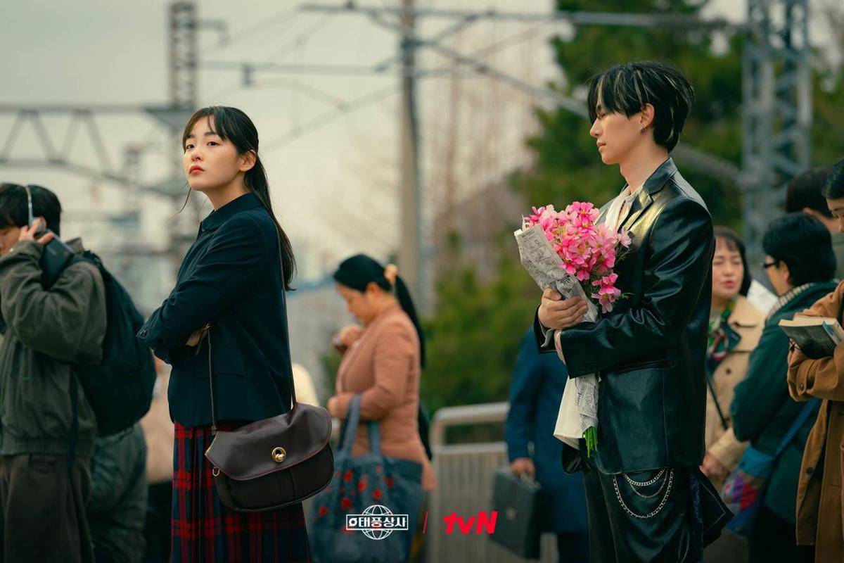 Still cut drama Typhoon Family