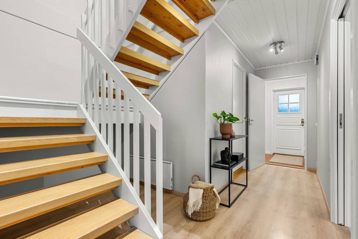 ilustrasi entryway rumah (unsplash.com/Lisa Anna)