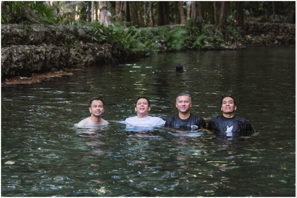 potret The Duda's-1 berenang di mata air Oemau