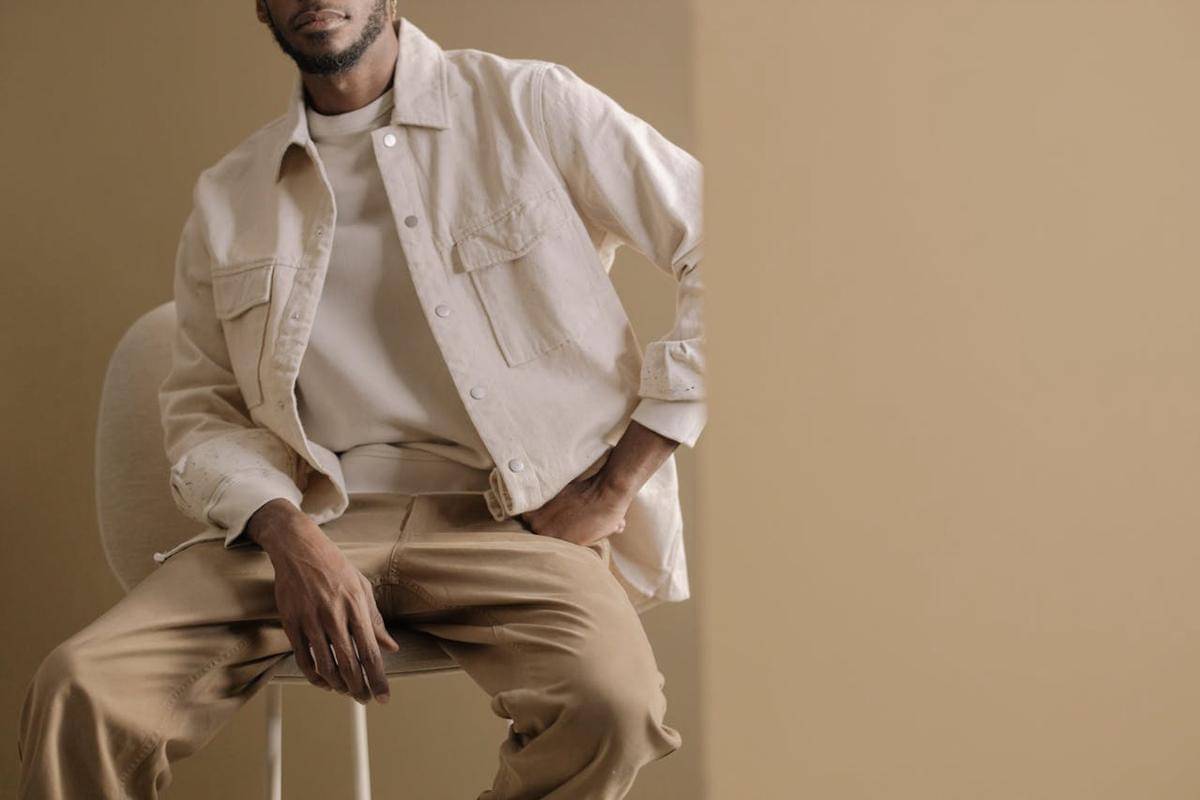 ilustrasi pria dengan outfit pastel (pexels.com/cottonbro studio)