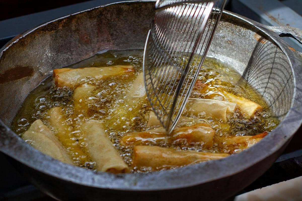 ilustrasi menggoreng 