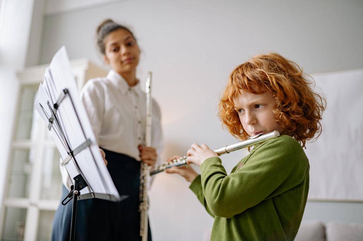 ilustrasi belajar flute (pexels.com/Yan Krukau)