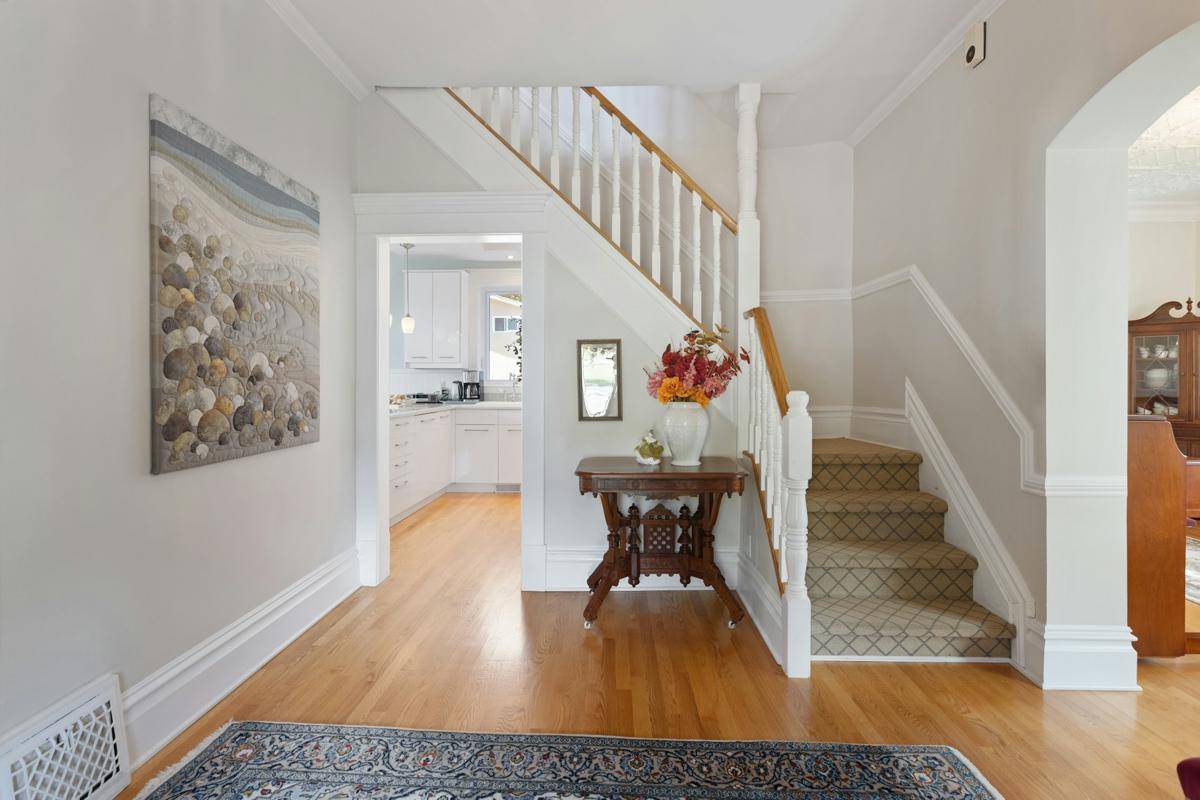 ilustrasi entryway rumah (unsplash.com/Point3D Commercial Imaging Ltd.)