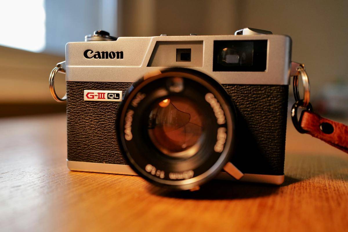 ilustrasi kamera rangefinder (unsplash.com/Reyazul Haque)
