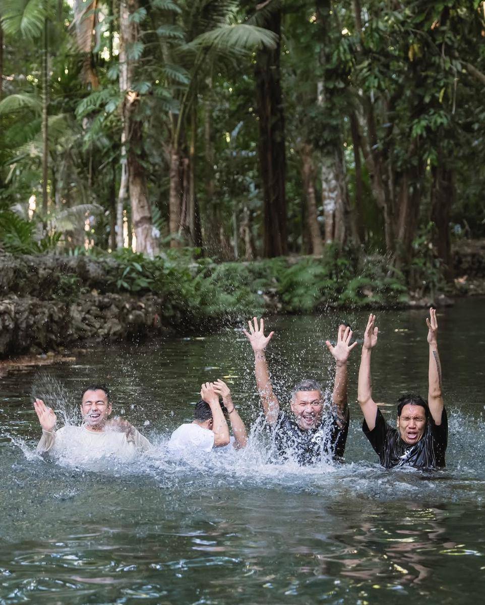 potret The Duda's-1 berenang di mata air Oemau