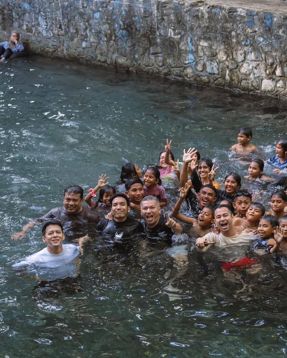 potret The Duda's-1 berenang di mata air Oemau