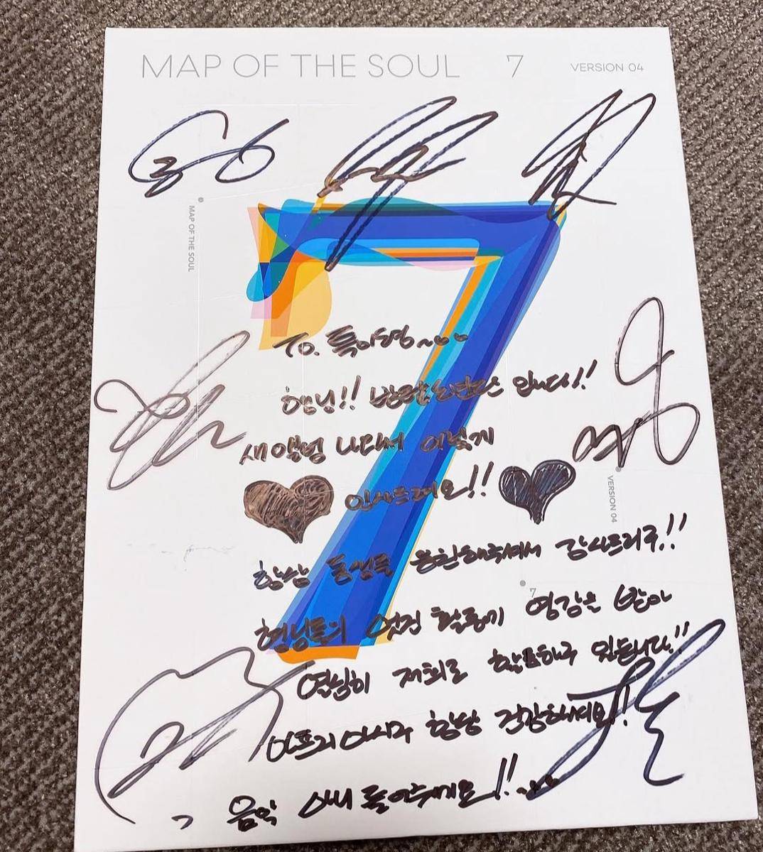 album pemberian J-Hope (instagram.com/xxteukxx)