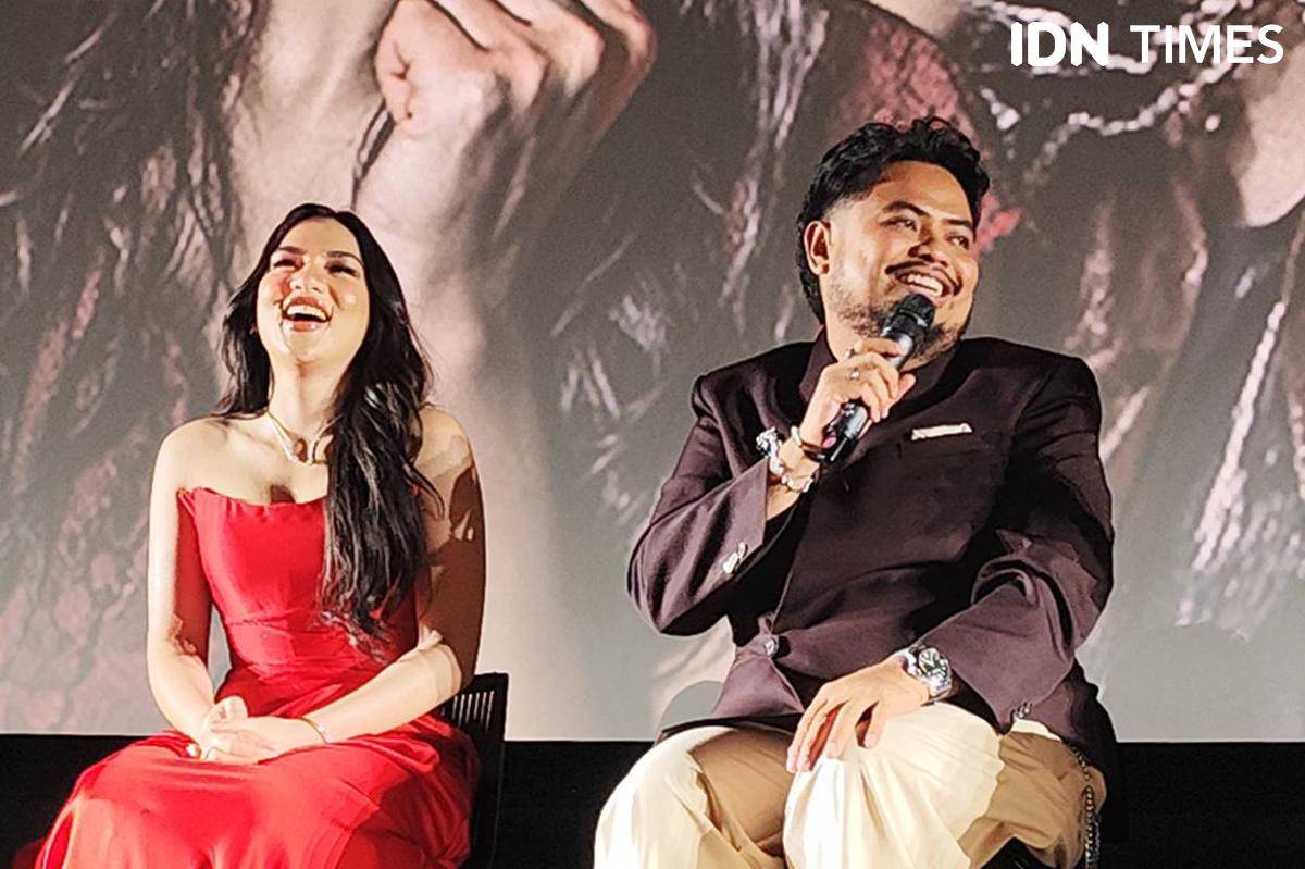 Rigen Rakelna dan Davina Karamoy di konferensi pers "Kang Solah From Kang Mak x Nenek Gayung" di XXI Epicentrum, Jakarta, Sabtu (20/9/2025)