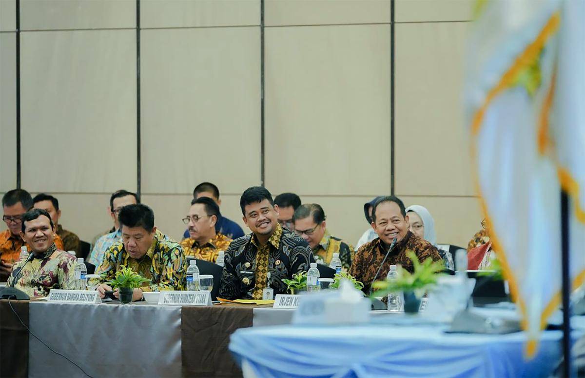 Foto Gubsu Rakor Gubernur se Sumatera di Batam (1).jpg