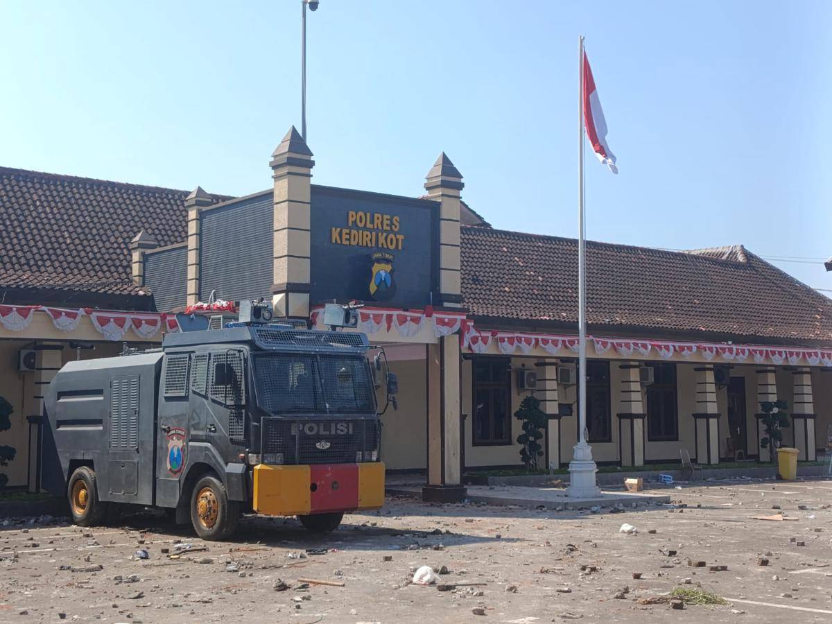 Kondisi Mapolres Kediri Kota pasca kerusuhan. IDN Times/ Bramanta Pamungkas