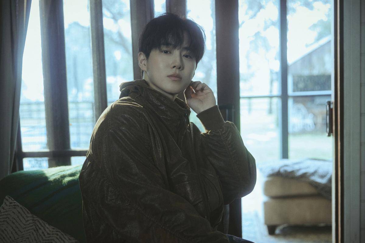 potret Suho EXO di mini album Who Are You (x.com/weareoneEXO)