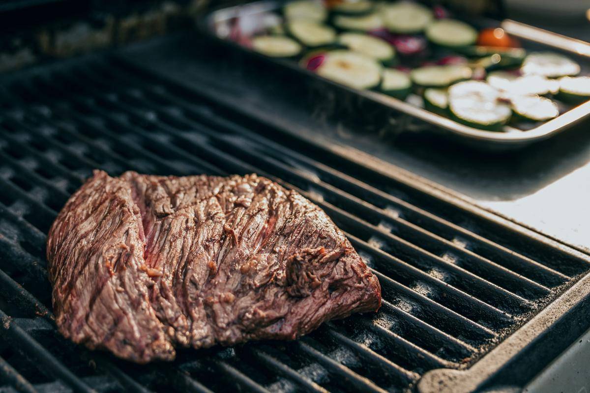 ilustrasi smoked beef