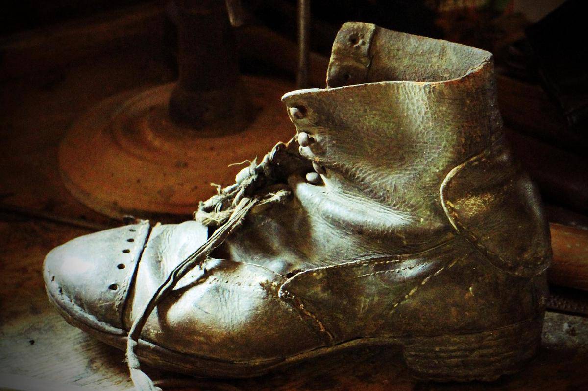 ilustrasi tekstur sepatu berubah (pixabay.com/Antranias)