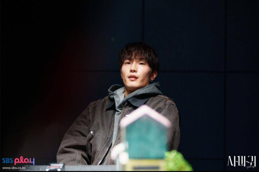 still cut drama Korea Queen Mantis 