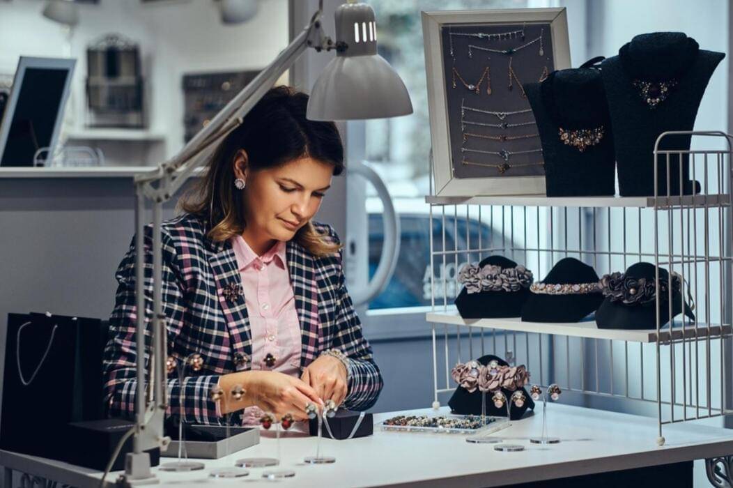 Bisnis Aksesoris (freepik.com/fxquadro) 