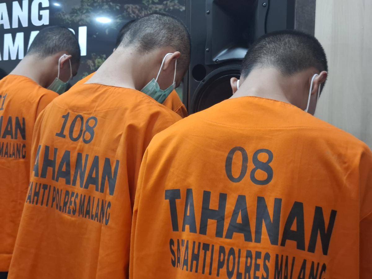 Para tersangka pengerusakan Mapolsek Pakisaji. (IDN Times/Rizal Adhi Pratama)
