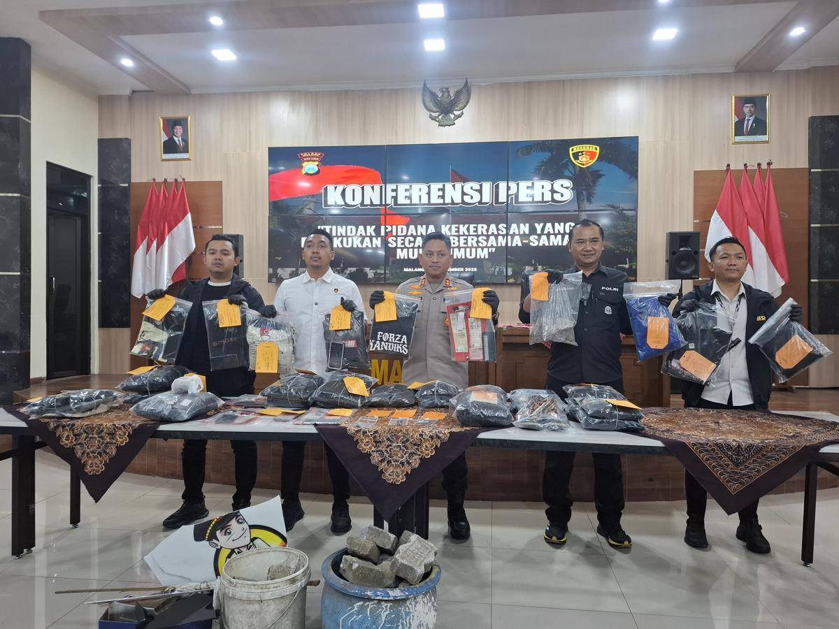 Konferensi pers kasus pengerusakan Mapolsek Pakisaji. (IDN Times/Rizal Adhi Pratama)
