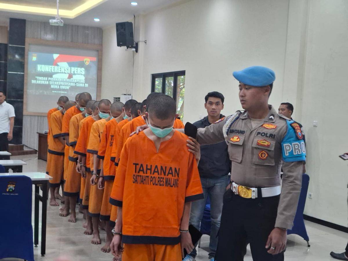 Para tersangka pengerusakan Mapolsek Pakisaji. (IDN Times/Rizal Adhi Pratama)